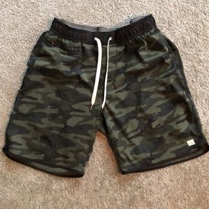 Men’s Vuori Camo Shorts- Medium